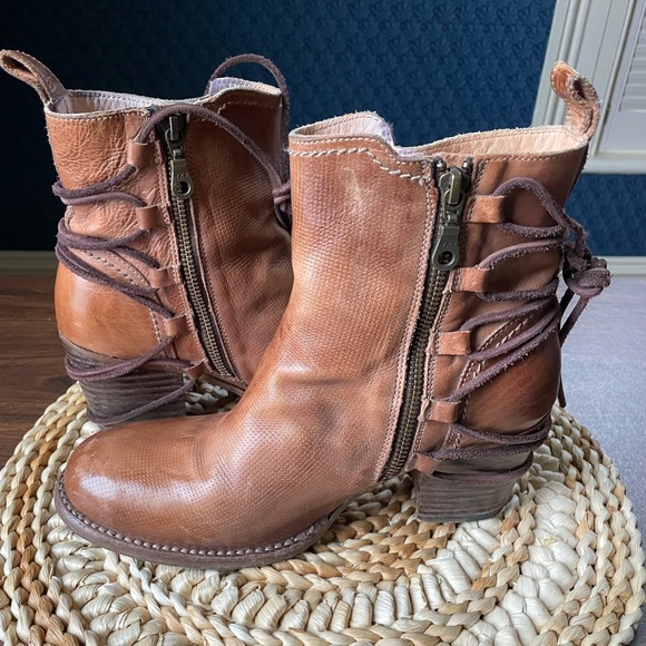 Bedstu Blaire Boots Women’s Size 9 Neutral Leather Bikercore Fall Brown Heel - Picture 7 of 9